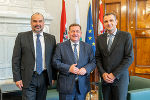 Europalandesrat Werner Amon (M.) mit dem kroatischen Botschafter Danijel Glunčić (l.) und Gespan Matija Posavec (r.) anlässlich des Arbeitstreffens im Grazer Landhaus. © Land Steiermark/Binder;  bei Quellenangabe honorarfrei