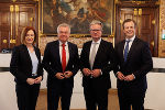 LH Christopher Drexler und LH-Stv. Anton Lang heißen die neuen Regierungsmitglieder Karlheinz Kornhäusl und Simone Schmiedtbauer willkommen. © Land Steiermark/Erwin Scheriau; Verwendung bei Quellenangabe honorarfrei LH Christopher Drexler und LH-Stv. Anton Lang heißen die neuen Regierungsmitglieder Karlheinz Kornhäusl und Simone Schmiedtbauer willkommen.